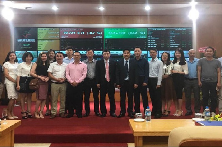 Ban lãnh đạo và cán bộ công nhân viên Công ty cổ phần Khang Minh