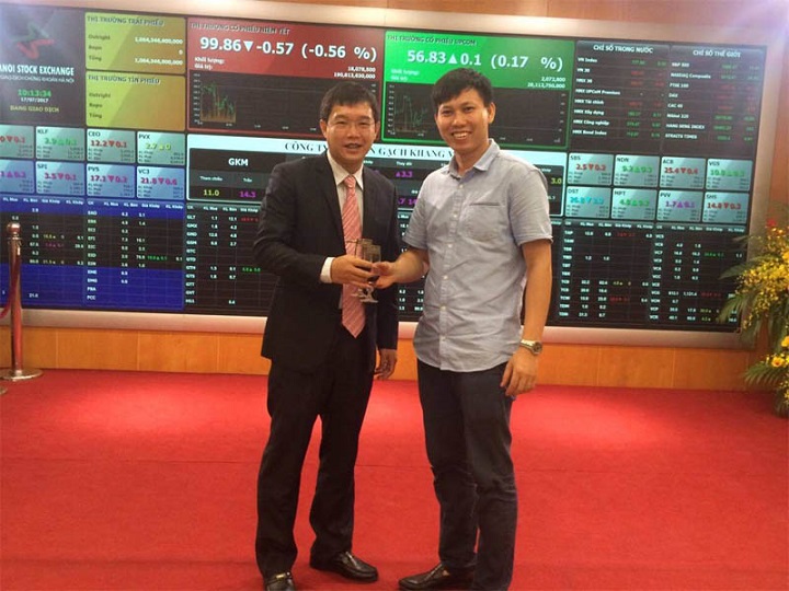 Cty CP Đoàn Minh Công đến chúc mừng cty gạch Khang Minh chính thức lên sàn cổ phiếu