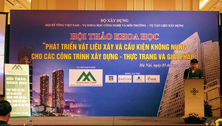 Ông Phạm Văn Bắc - Vụ trưởng Vụ Vật liệu xây dựng phát biểu tại hội thảo