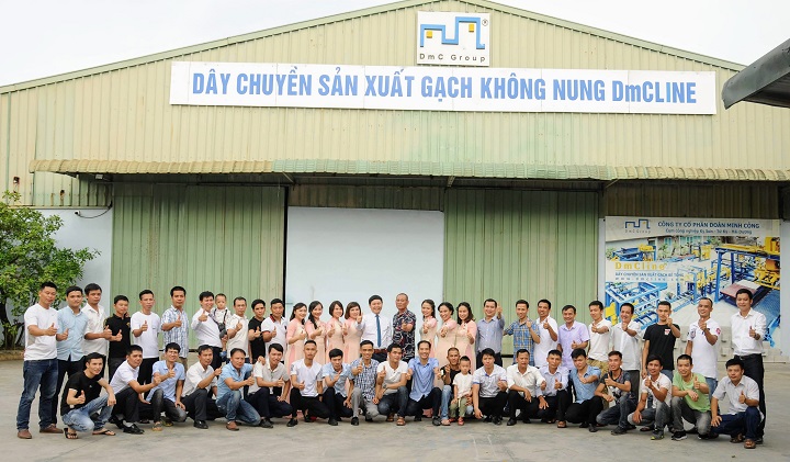 Tập thể cán bộ nhân viên công ty cổ phần Đoàn Minh Công (DmC)